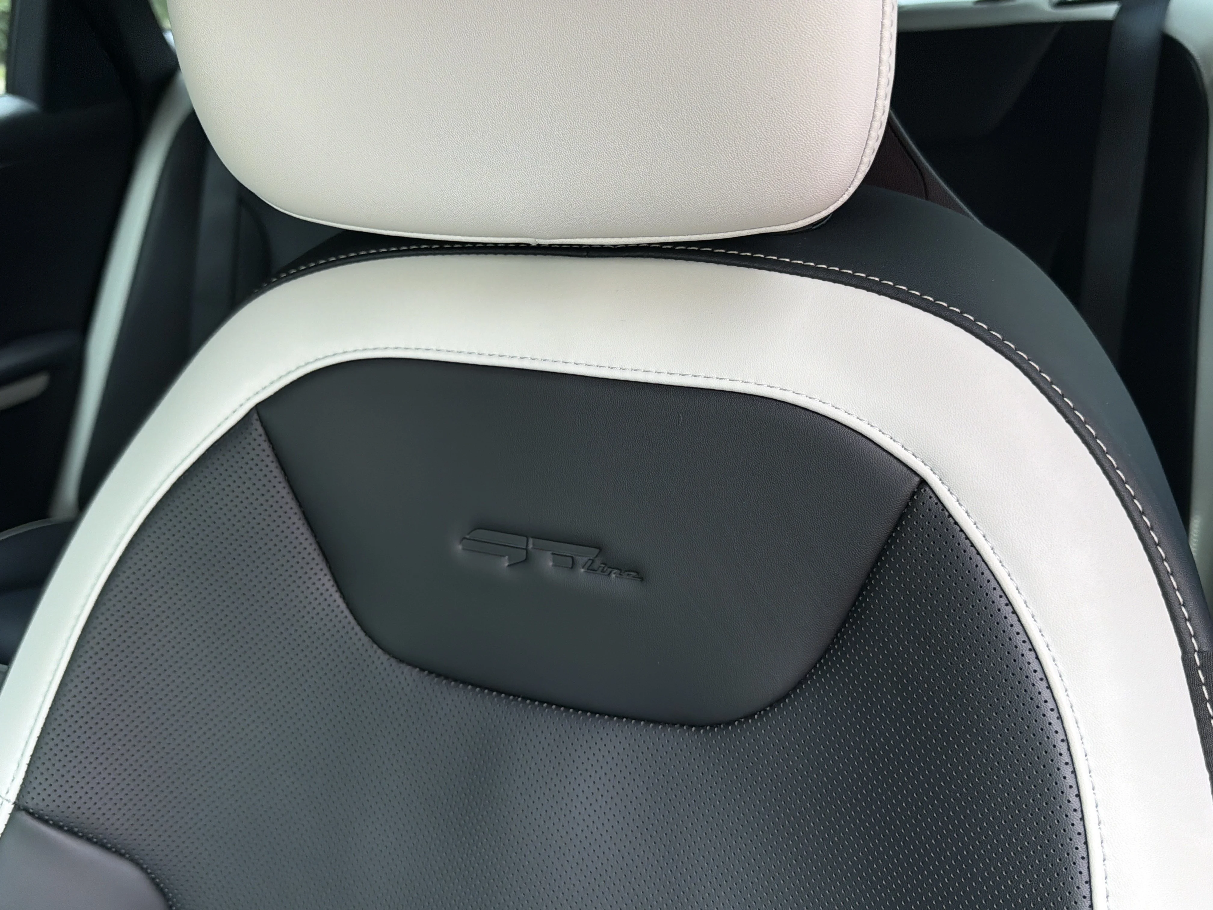 New 2026 Aurora Black Pearl Kia GT-Line Turbo image 18