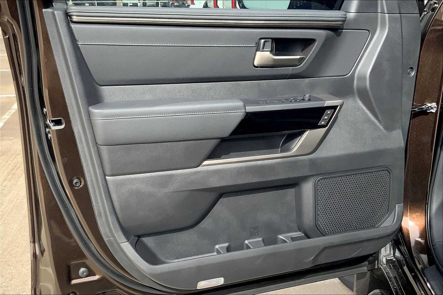 2025 Toyota Tundra Limited - Photo 10