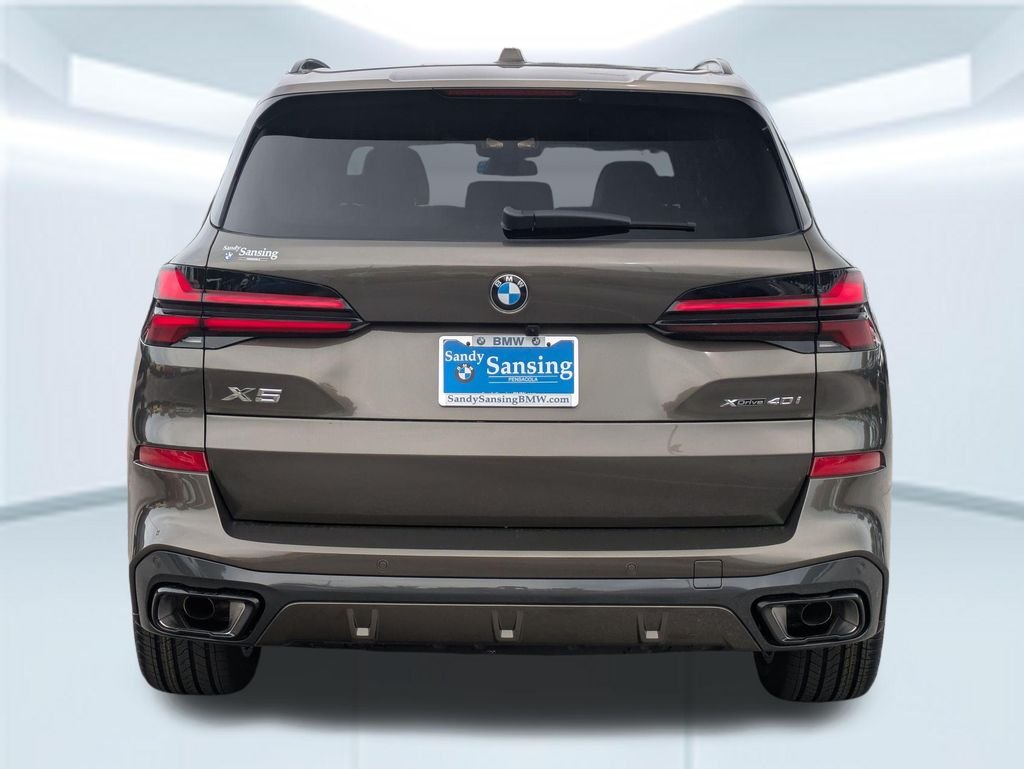 New 2026 Manhattan Green Metallic BMW xDrive40i image 4