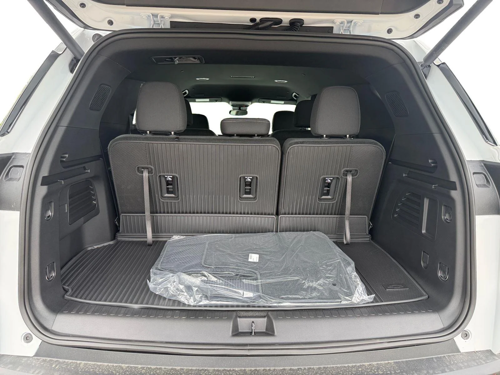 New 2026 Summit White Chevrolet LT image 22