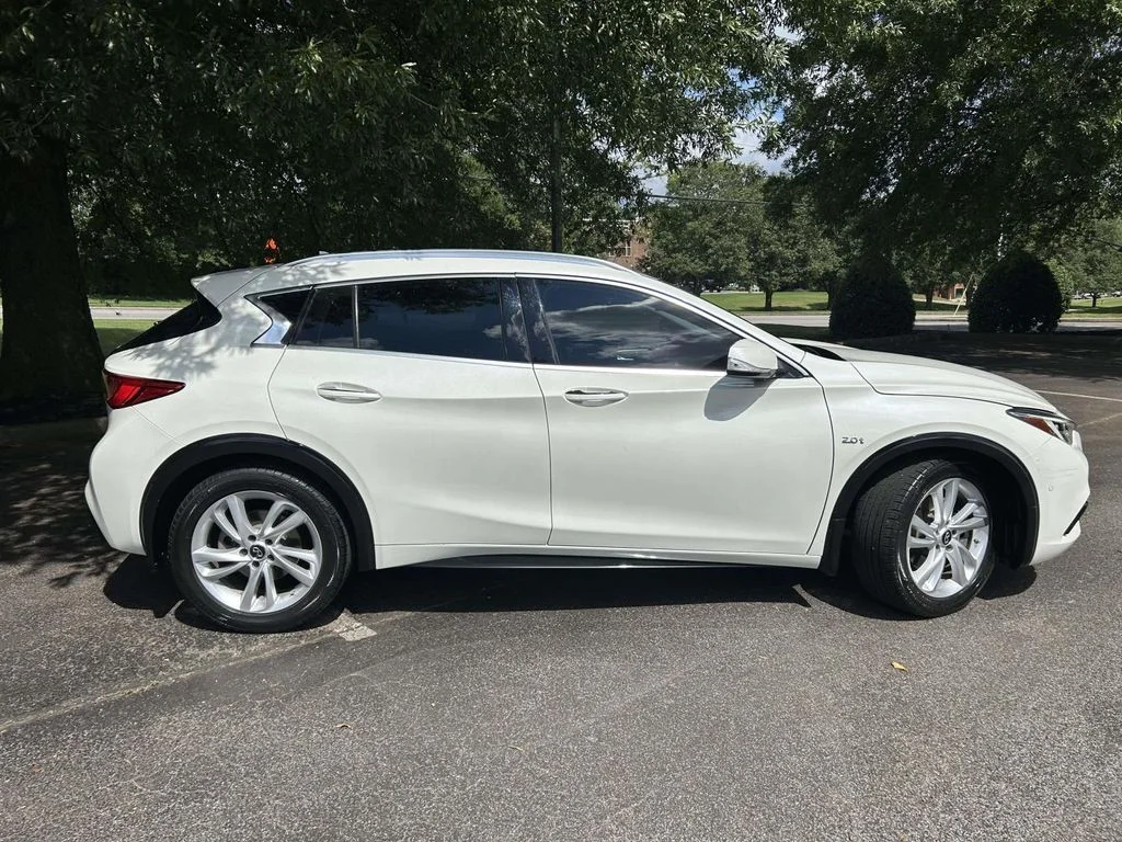 Used 2018 White INFINITI Premium image 2