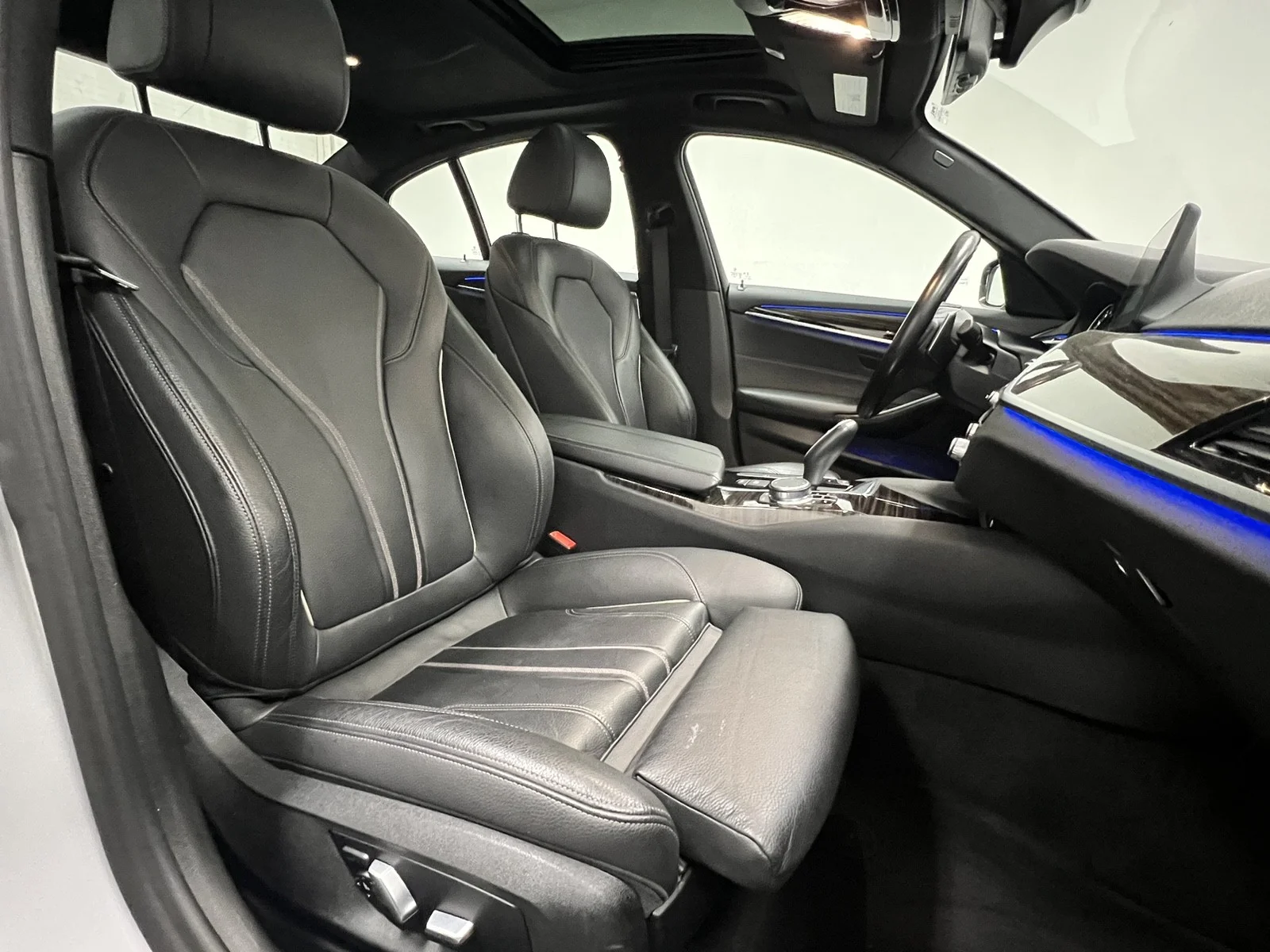 Used 2019 Glacier Silver Metallic BMW 530i xDrive image 37