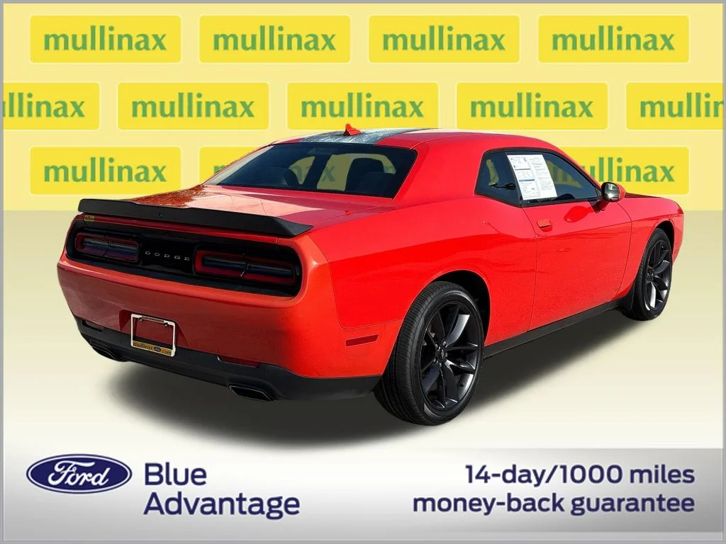 Certified Used 2017 Orange Dodge SXT image 4