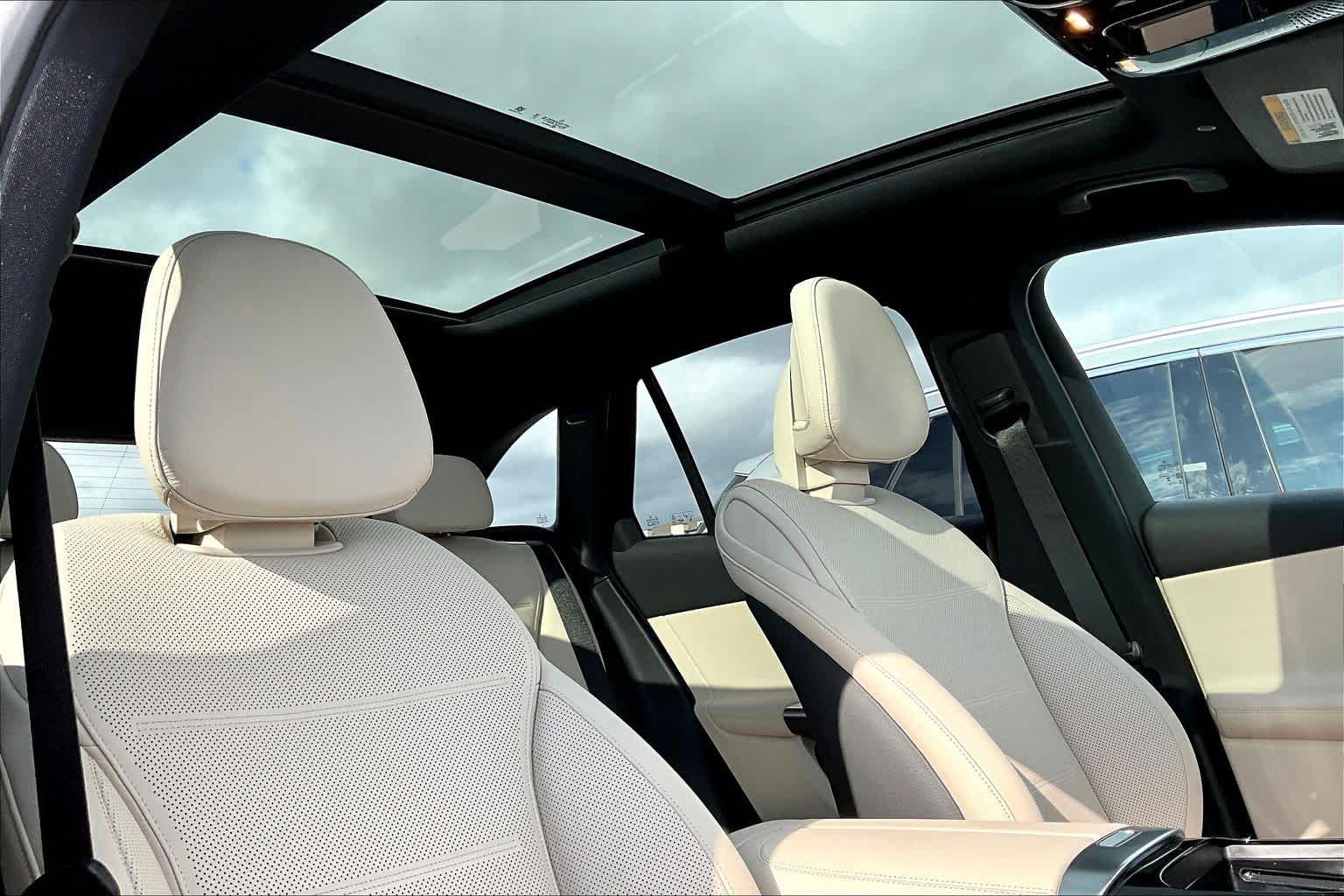New 2026 Polar White Mercedes-Benz GLC 300 image 21