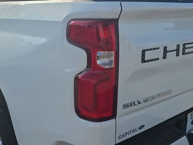 Used 2025 White Chevrolet RST image 34