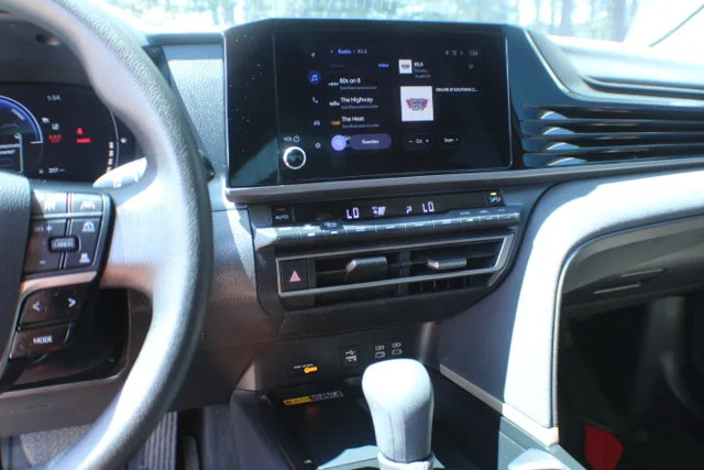 Used 2025 Ice Cap Toyota LE image 9