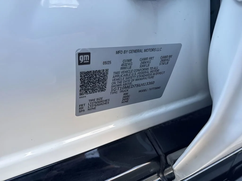 Used 2025 Summit White GMC Extended Range Denali image 35