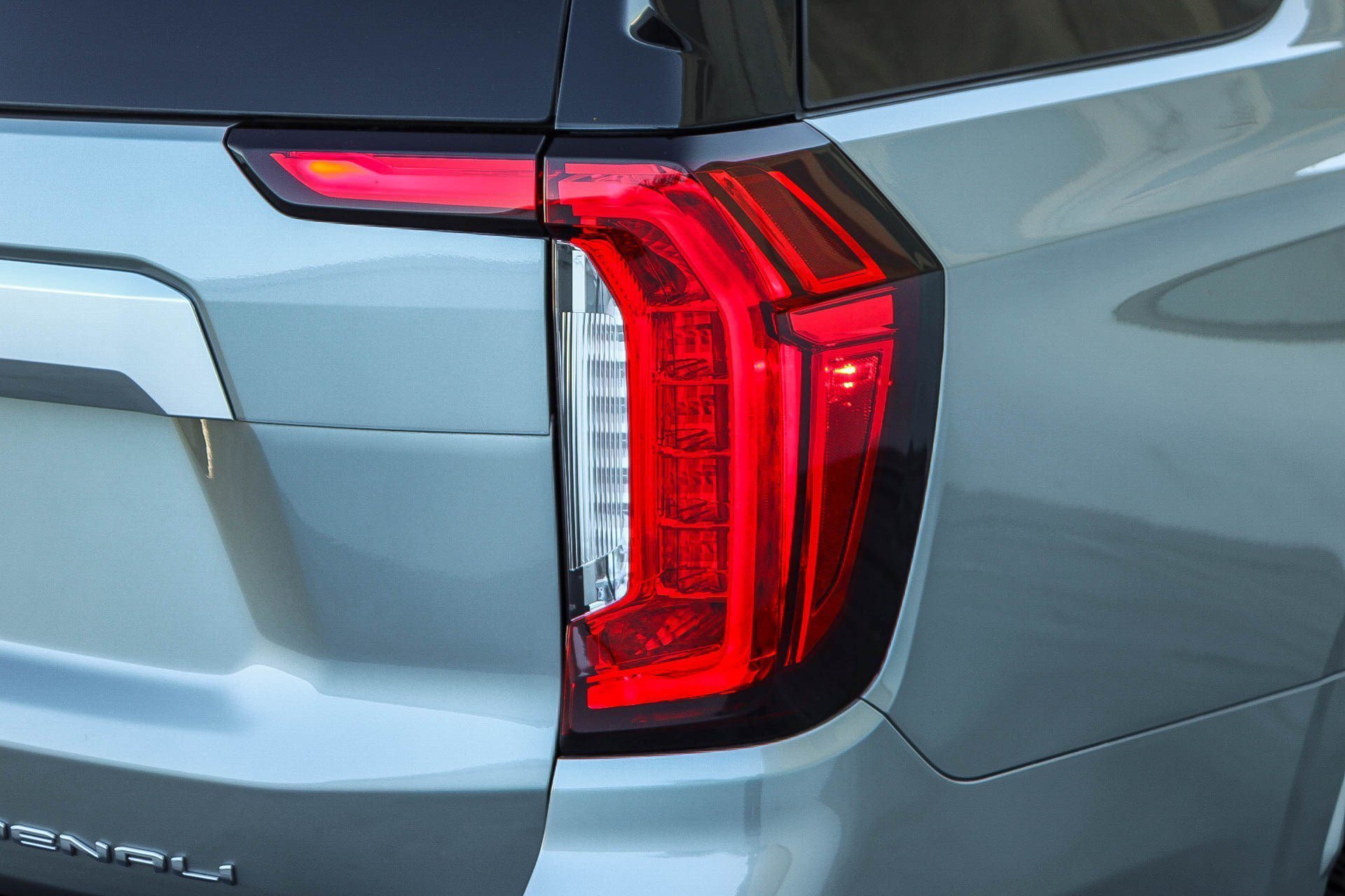 Used 2024 Sterling Metallic GMC Denali image 10