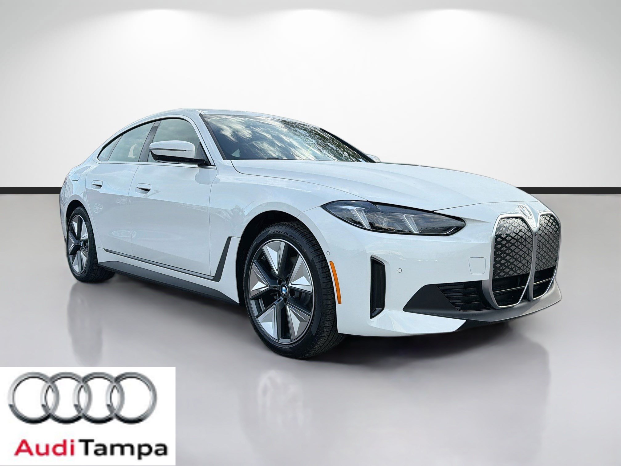 Used 2026 Alpine White BMW eDrive40 image 1