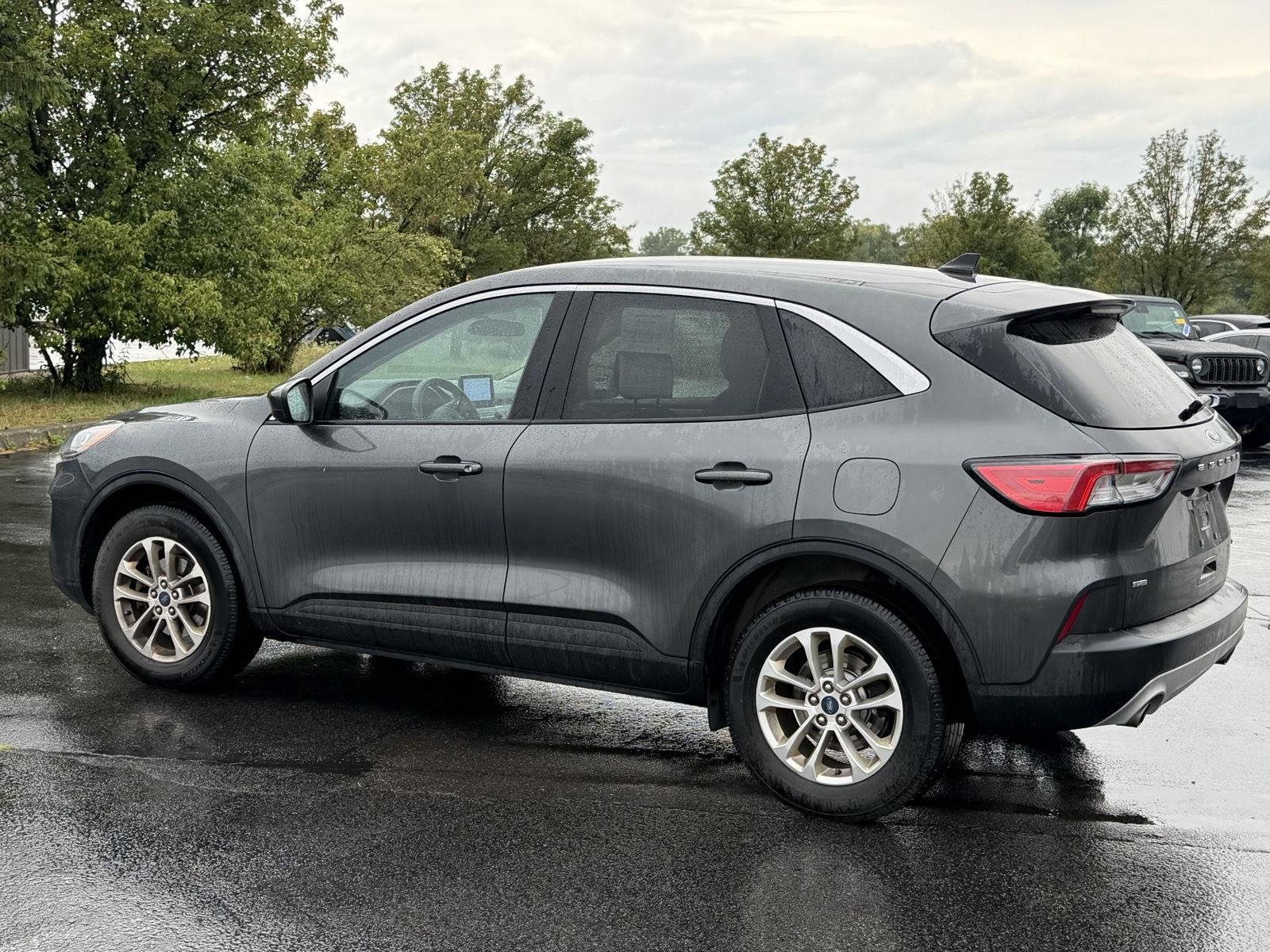 Used 2020 Magnetic Ford SE image 5