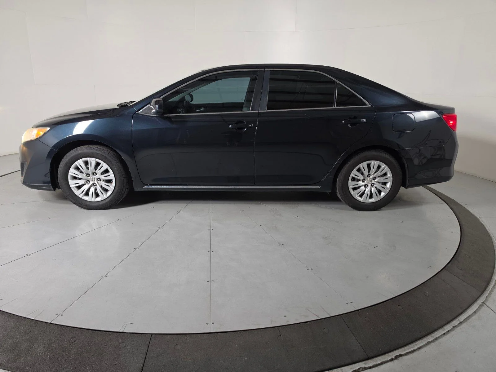 Used 2012 Gray Toyota LE image 2