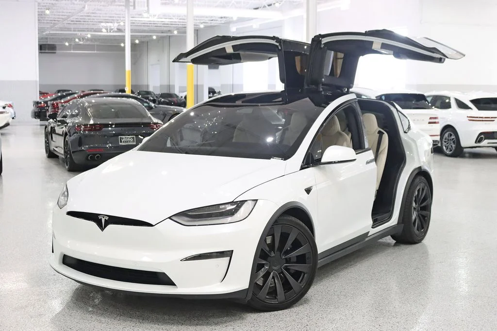 Used 2022  Tesla Plaid image 7