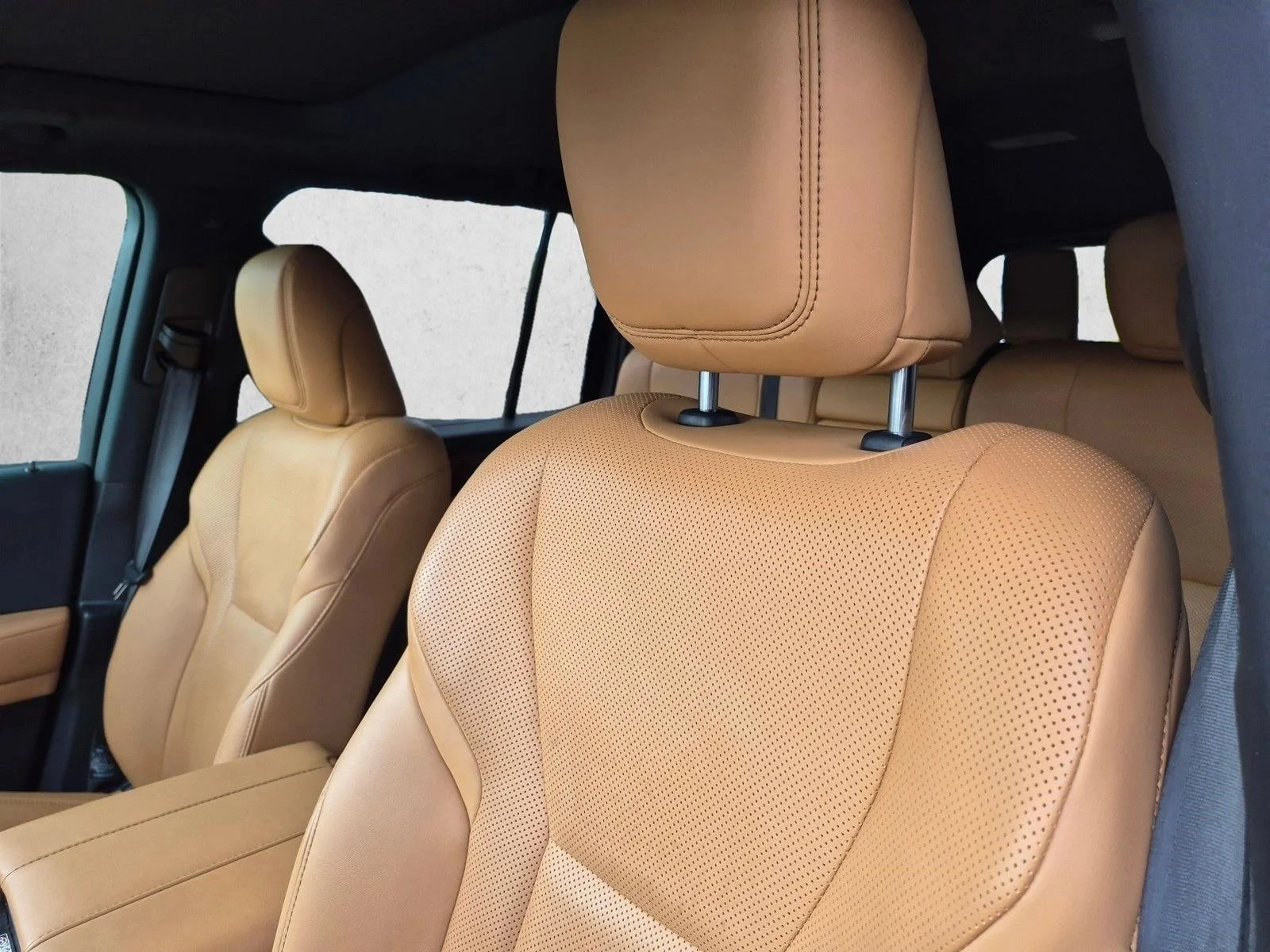Certified Used 2024 Eminent White Pearl Lexus LX 600 Premium image 5
