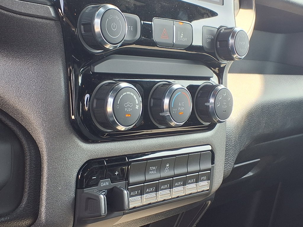 2025 RAM 3500 Chassis Tradesman - Photo 9