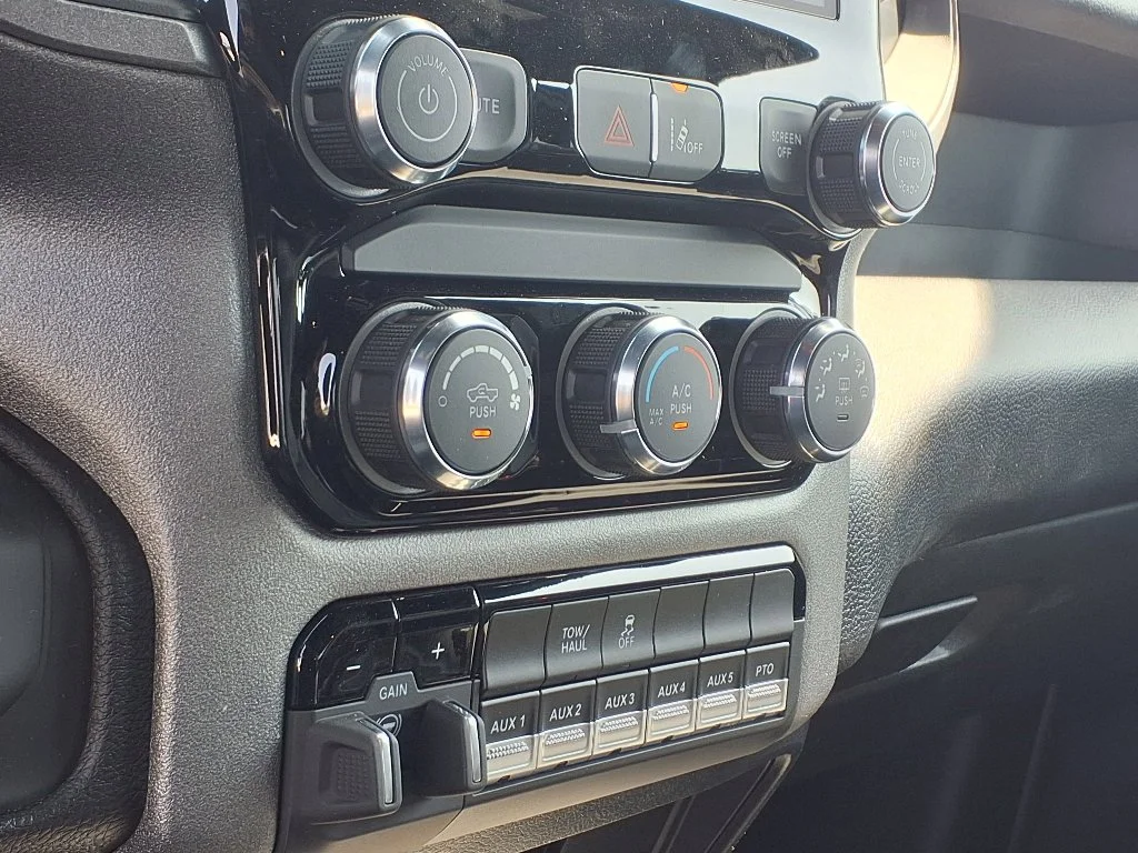 2025 RAM 3500 Chassis Tradesman - Photo 9