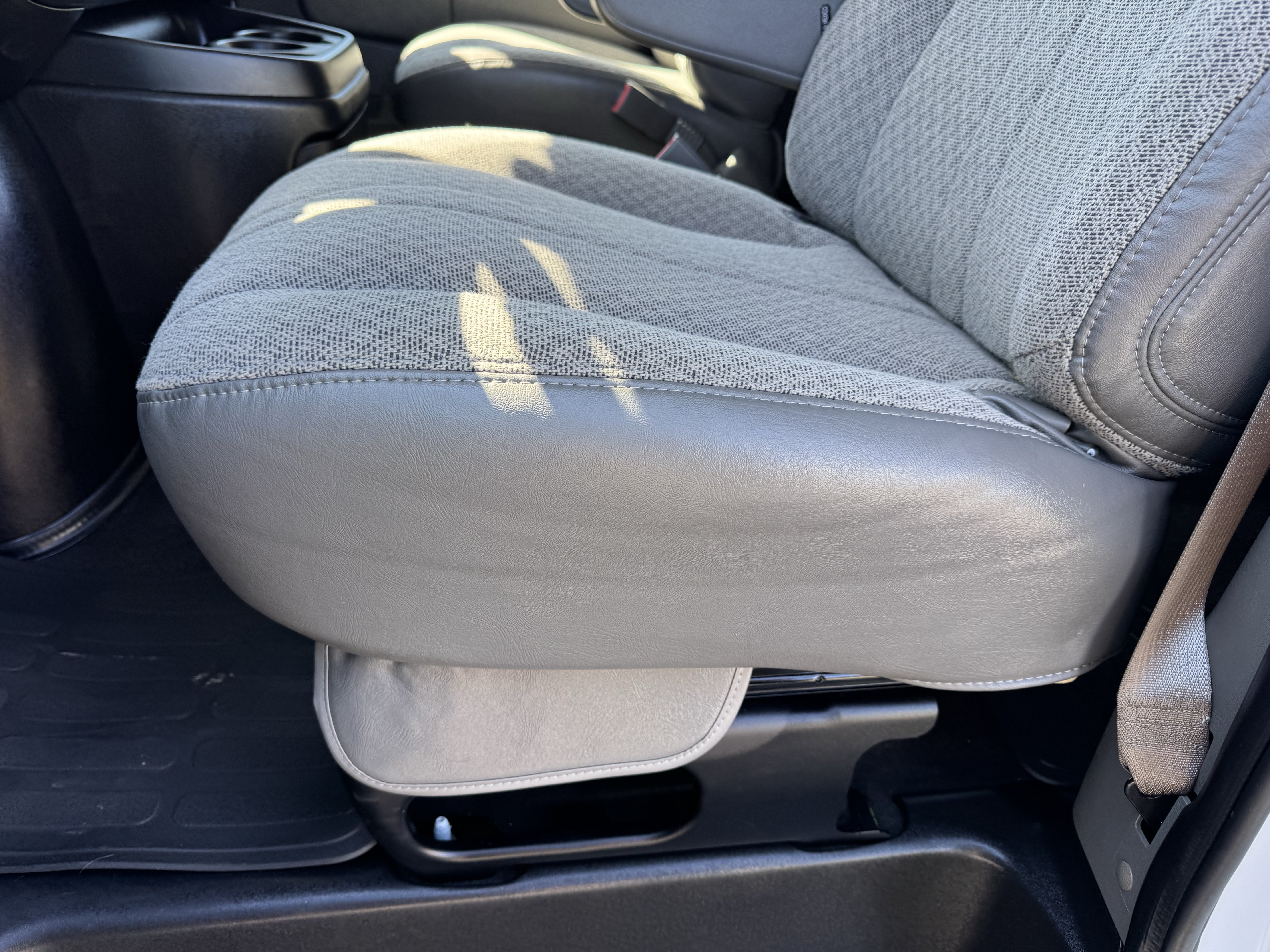 2025 Chevrolet Express Passenger LT - Photo 14