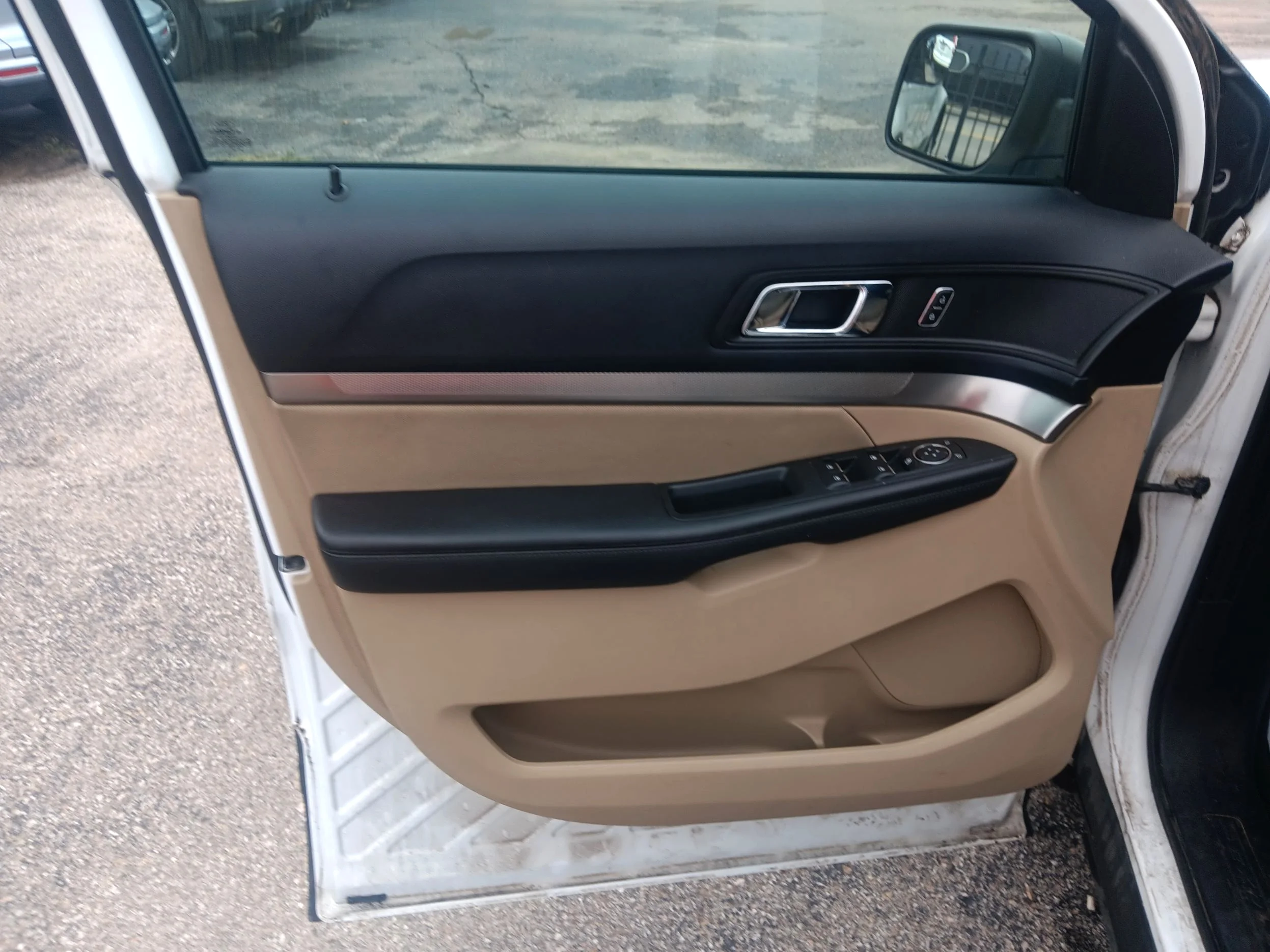 Used 2016 White Ford Base FWD image 17