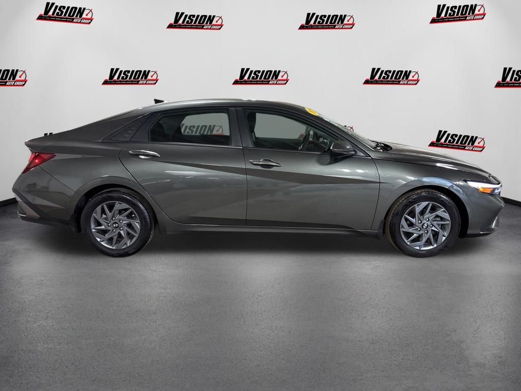 Used 2024 Gray Hyundai SEL image 4