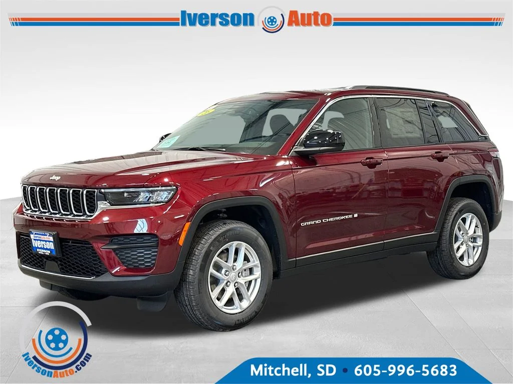New 2026 Velvet Red Pearl-Coat Exterior Paint Jeep Laredo X image 3