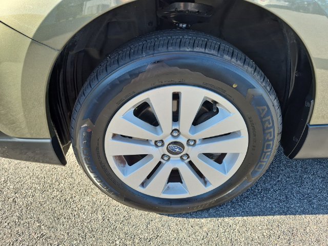 Used 2019 Green Subaru 2.5i Premium image 10