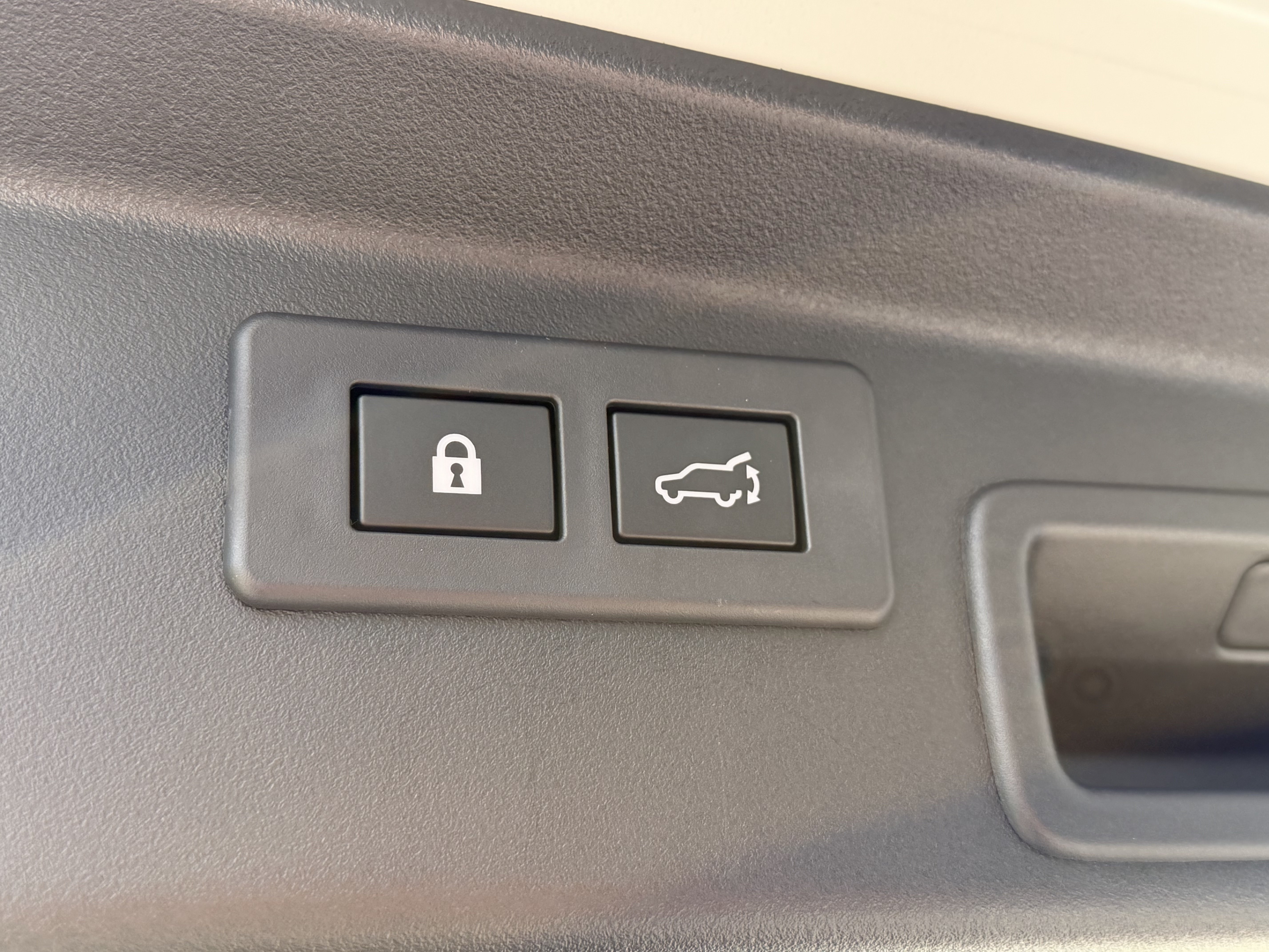 New 2026 CRYSTAL WHITE PEARL Subaru Premium image 15