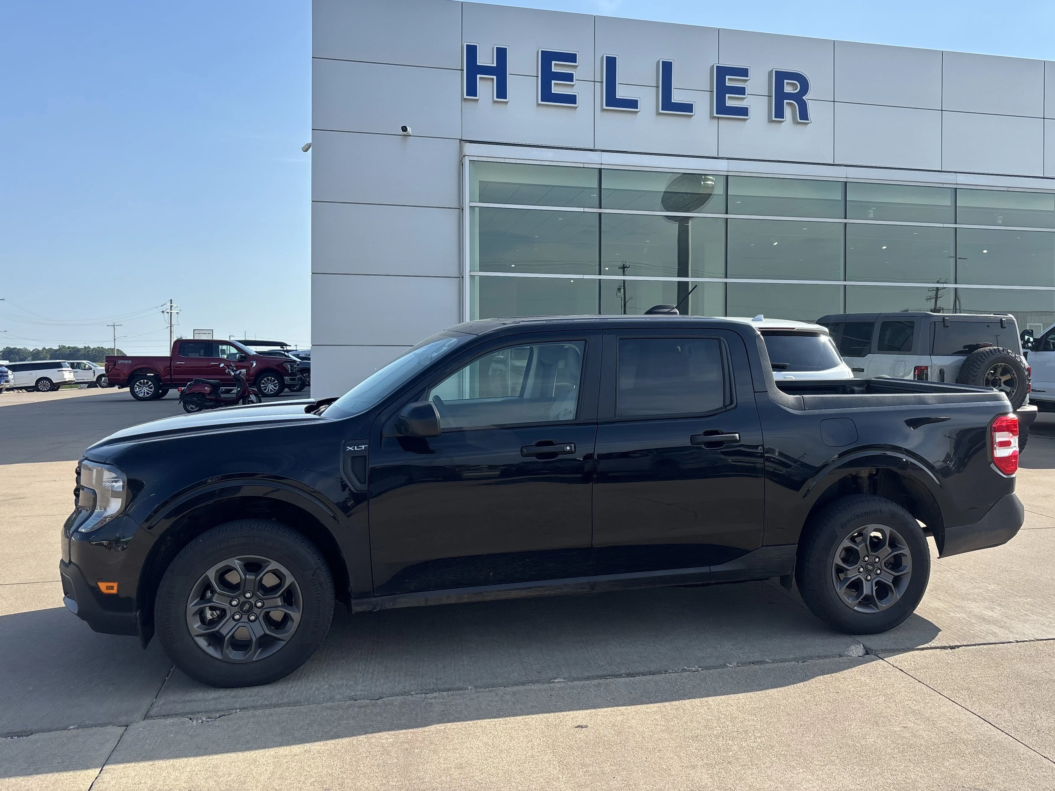 Used 2025 Shadow Black Ford XLT image 3