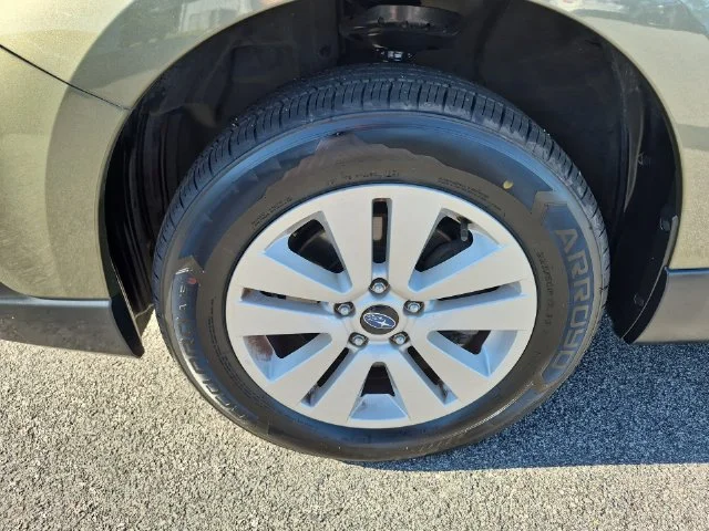 Used 2019 Green Subaru 2.5i Premium image 10