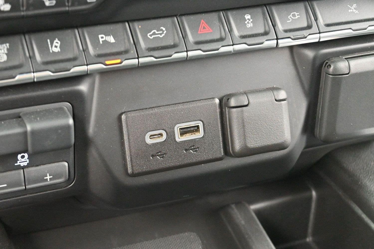 Used 2023 BLACK Chevrolet High Country image 25