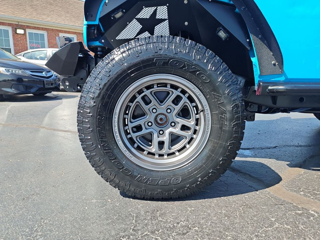 Used 2017 Blue Jeep Sahara image 10
