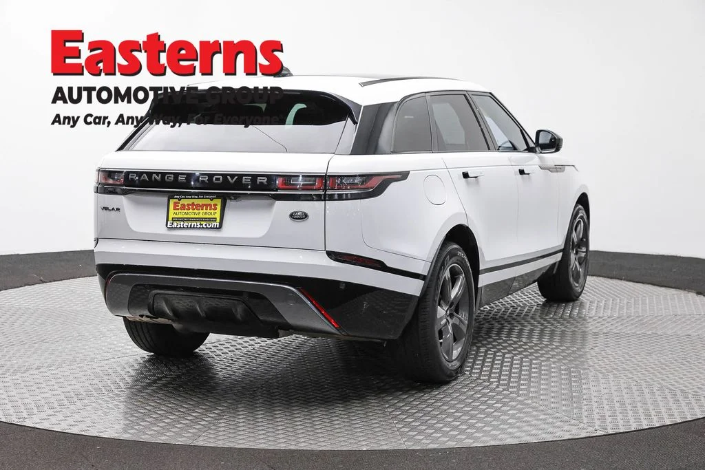 Used 2022 White Land Rover P250 R-Dynamic S image 5