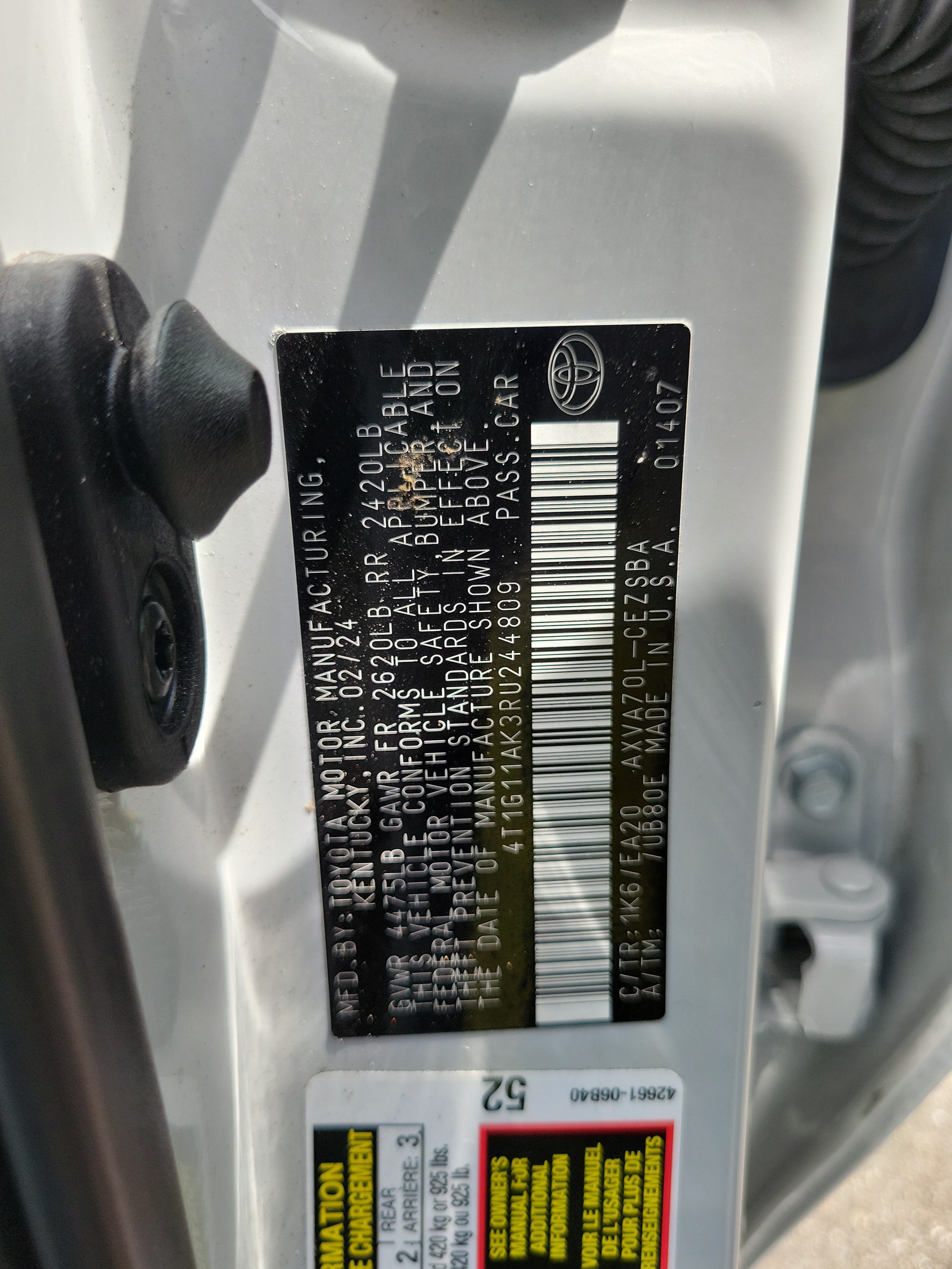 Used 2024 Ice Toyota SE image 28