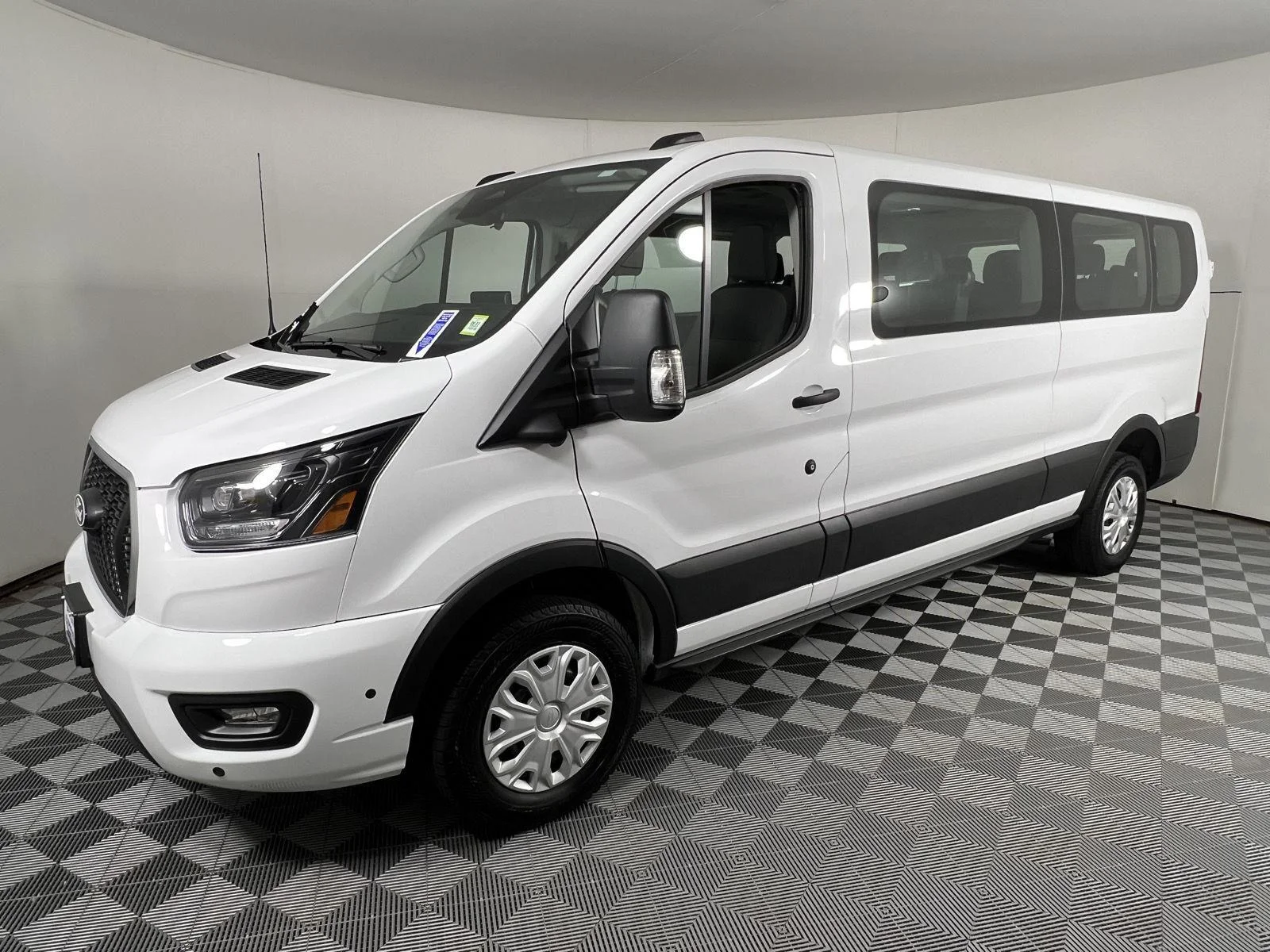 Used 2026 Oxford White Ford XLT image 6