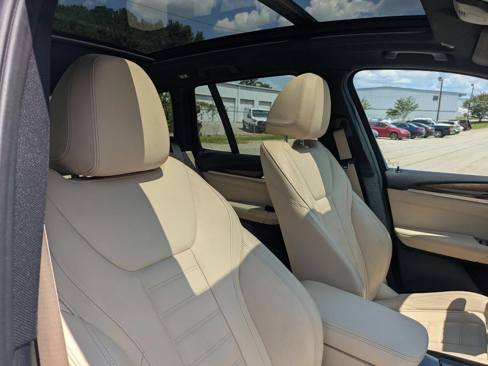 Used 2020 Alpine White BMW sDrive30i image 35