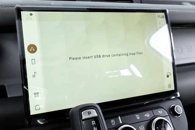 New 2026 White Land Rover X-Dynamic SE image 40