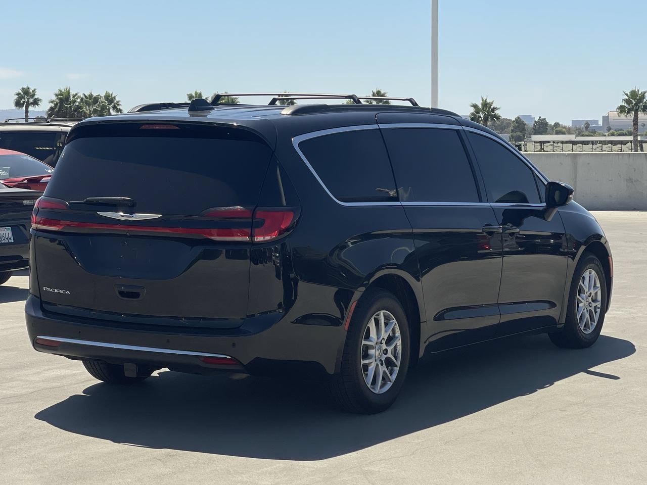Used 2022 Brilliant Black Crystal Pearlcoat Chrysler Touring L image 5