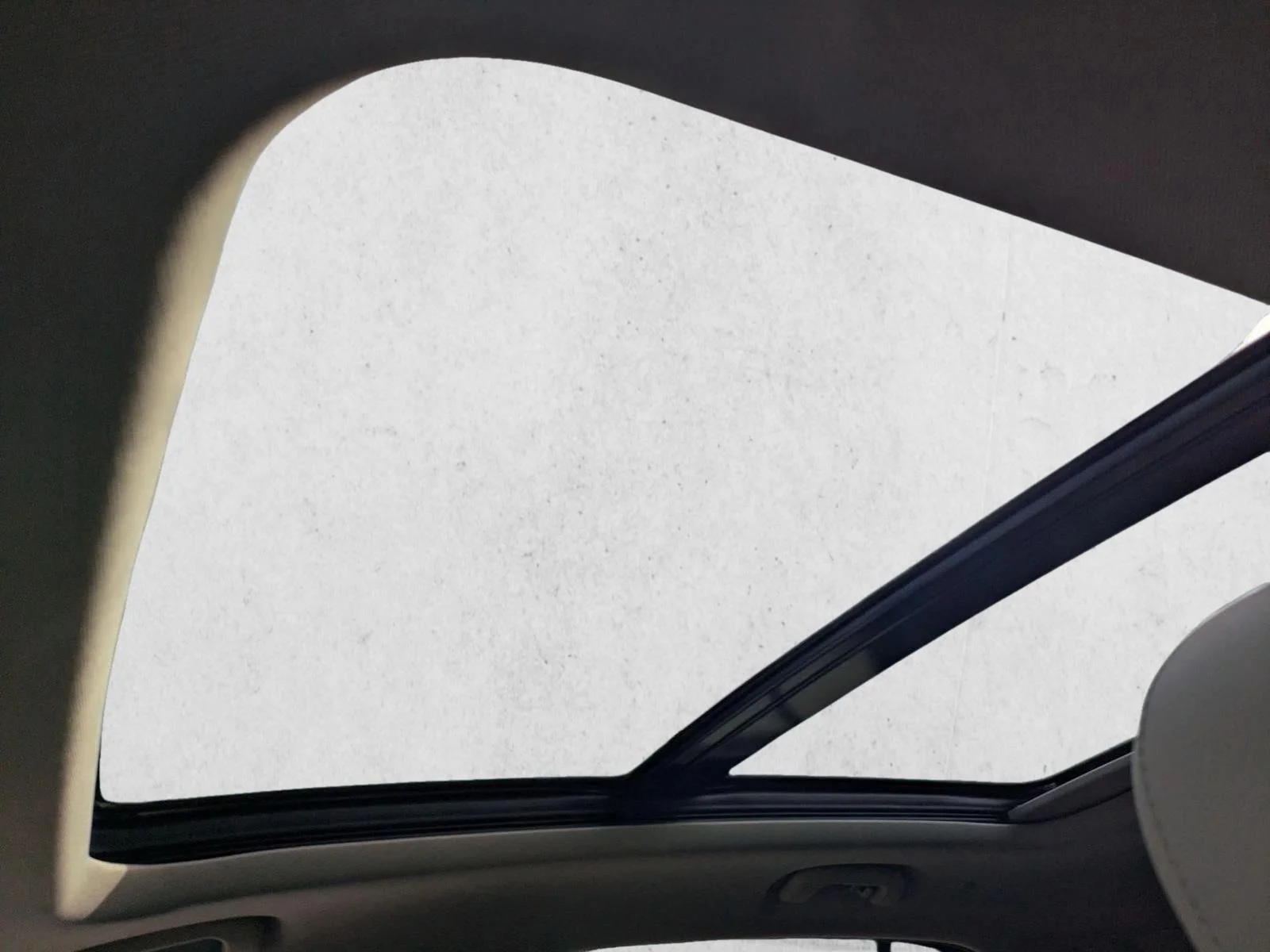 Used 2022 Infrared Tintcoat Cadillac FWD Luxury image 15