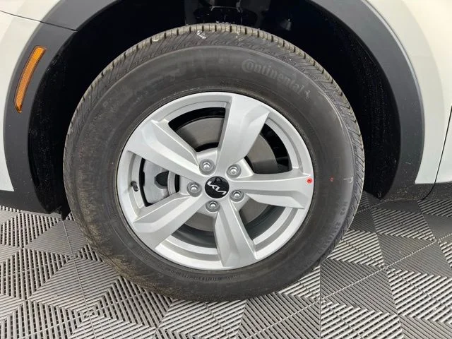New 2026 White Kia LX image 39