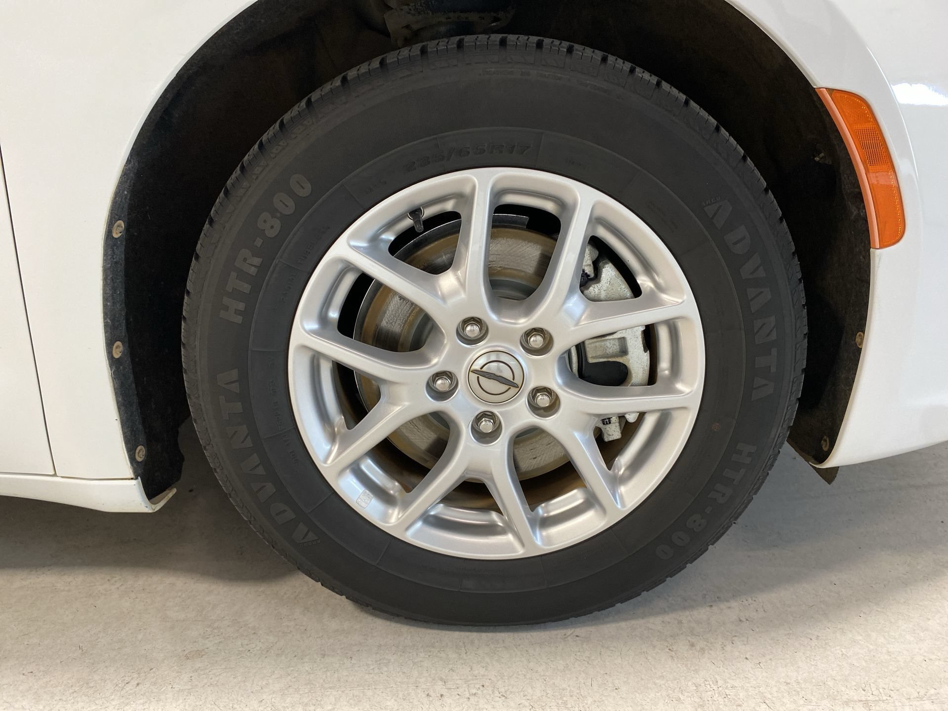 Used 2022 Bright White Clearcoat Chrysler Touring L image 28
