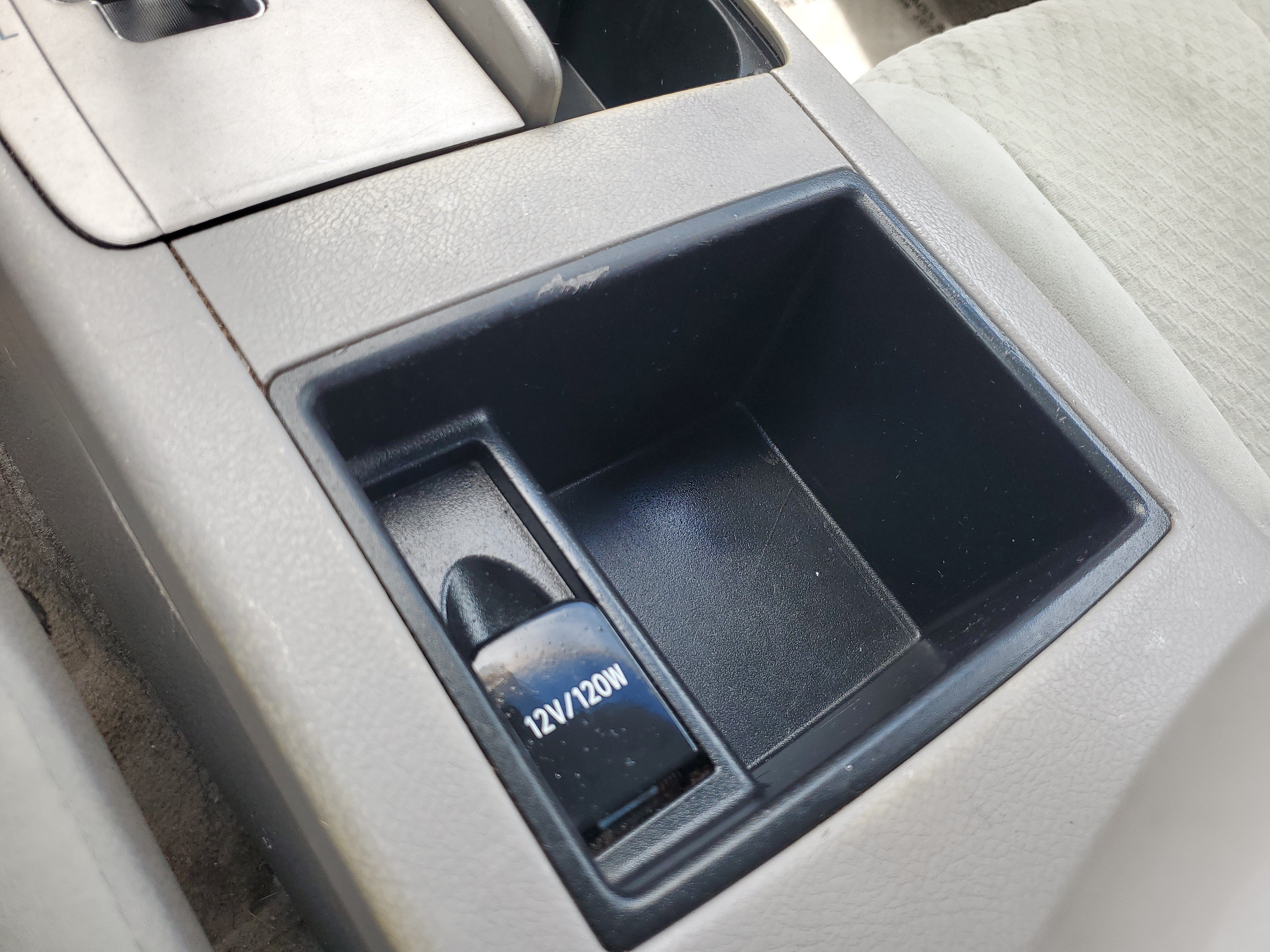 Used 2007 Silver Toyota LE image 27