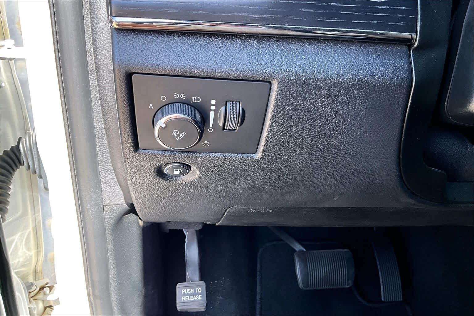 Used 2020 Bright White Clearcoat Jeep High Altitude image 28