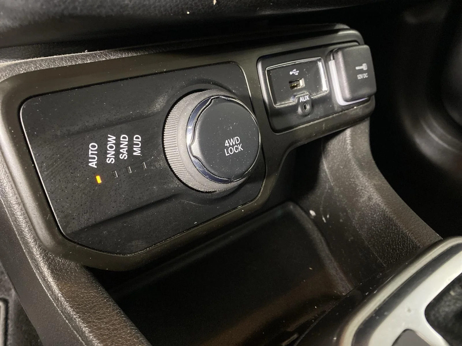 Used 2020 Sting-Gray Clearcoat Jeep Limited image 21