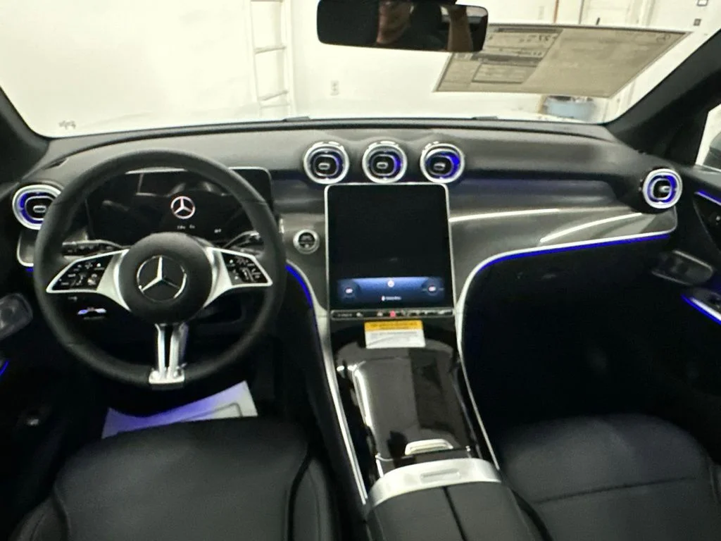 New 2027 White Mercedes-Benz GLC 300 image 22