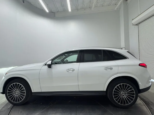 New 2026 MANUFAKTUR Moonlight Whit Mercedes-Benz GLC 300 image 15