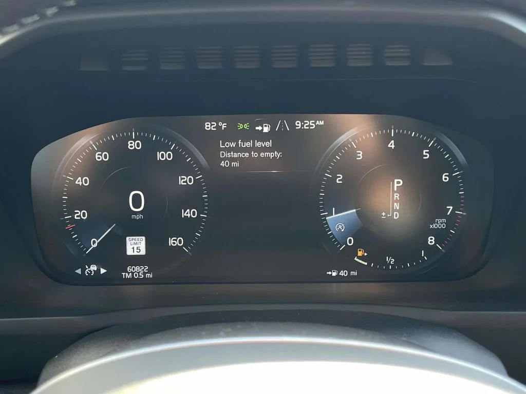 Used 2020 Bright Silver Metallic Volvo Momentum image 14