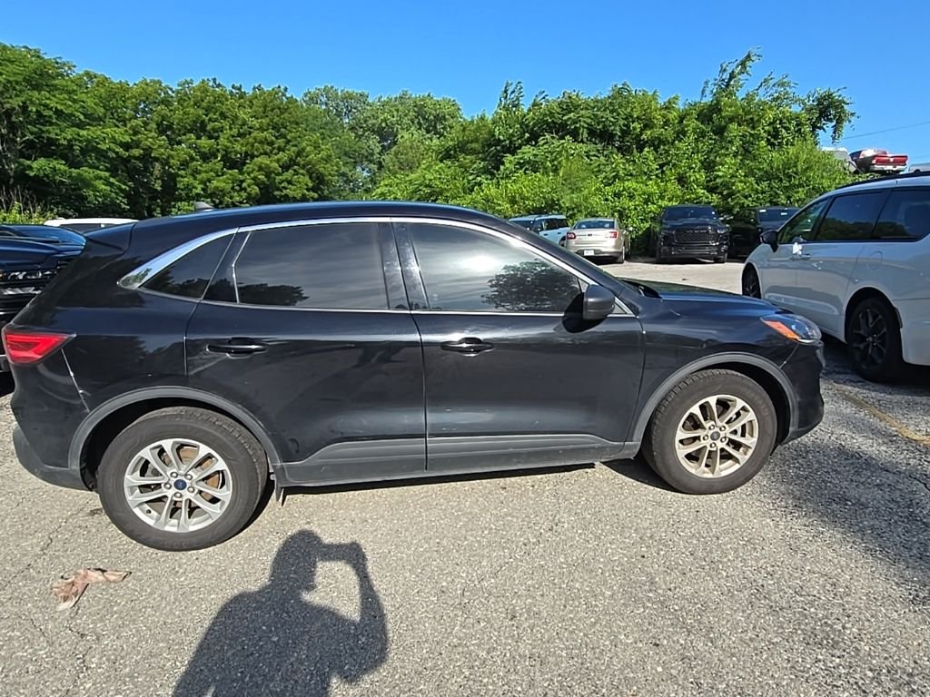 Used 2022 Black Ford SE image 9