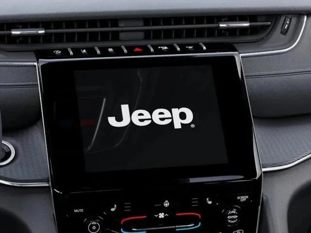 New 2025 Silver Zynith Exterior Paint Jeep Altitude X image 10