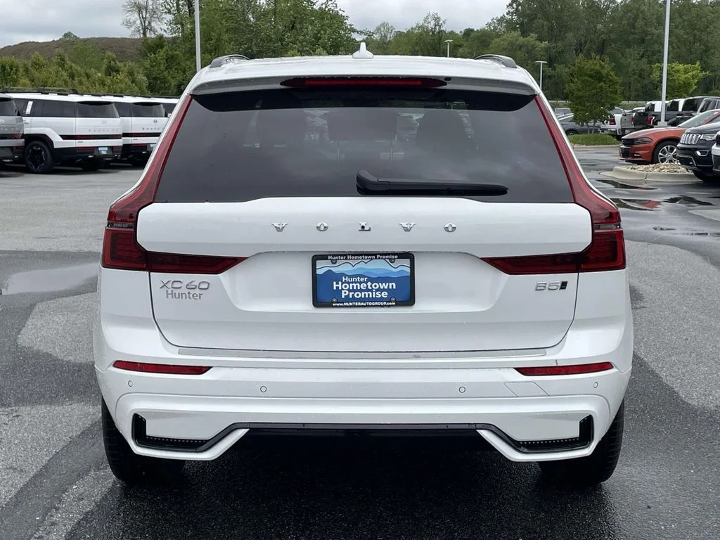 New 2026 Crystal White Metallic Volvo Plus image 27