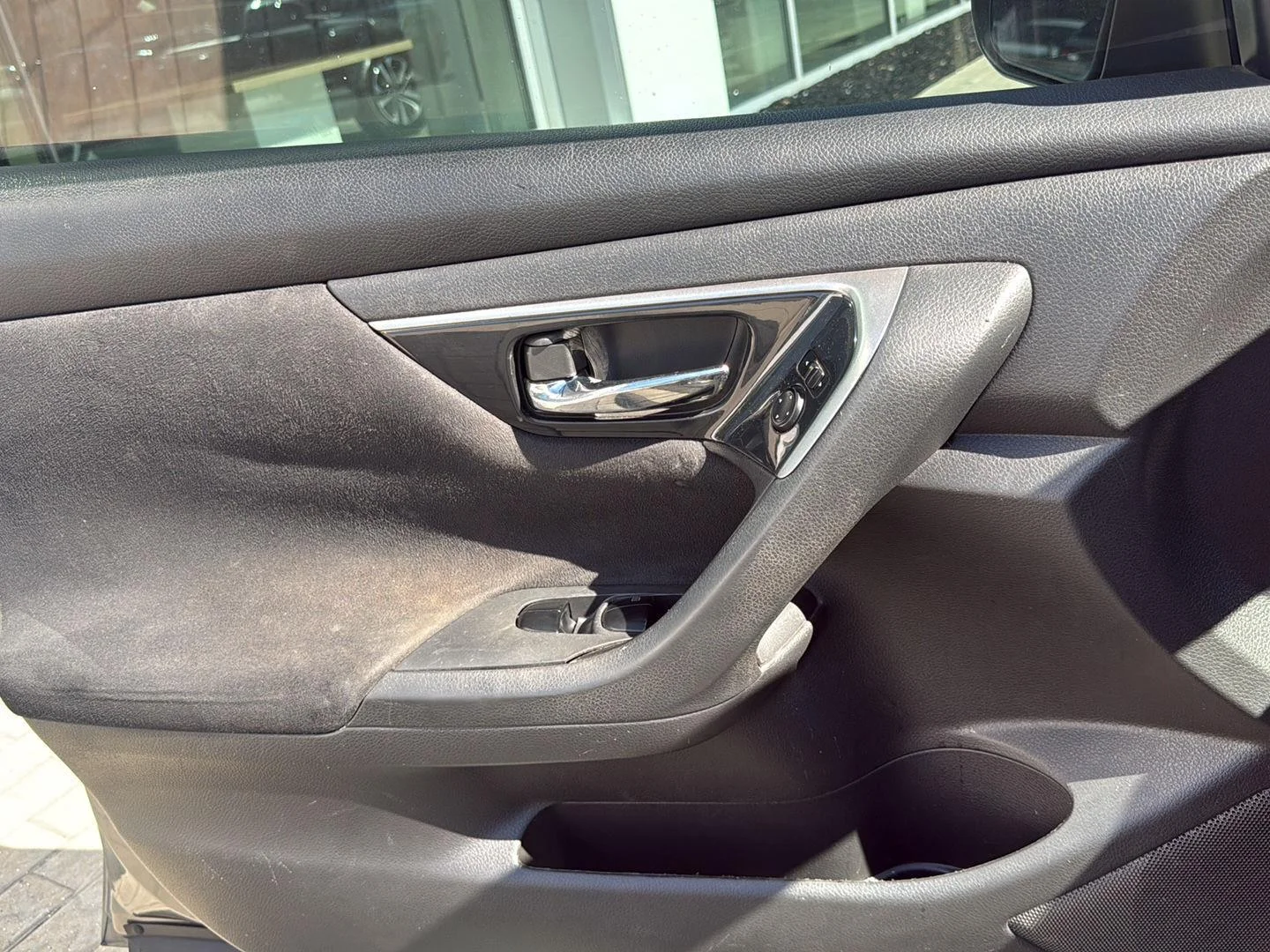 Used 2014 Gun Metallic Nissan 2.5 S image 15
