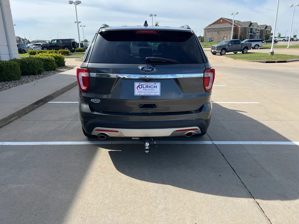 Used 2016 Magnetic Metallic Ford Limited image 7