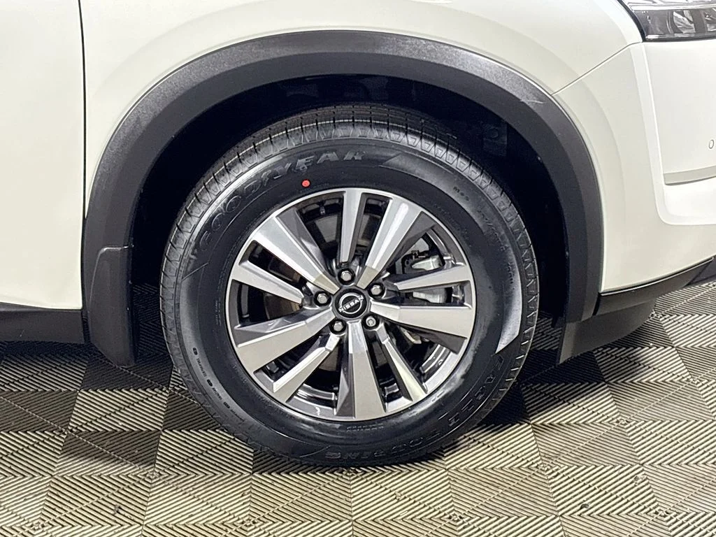 Used 2023 White Nissan SL image 23